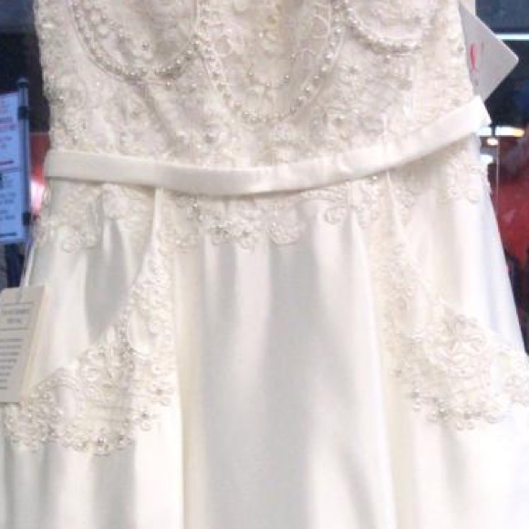 Corset back lace layover A Line wedding gown - Picture 4 of 4